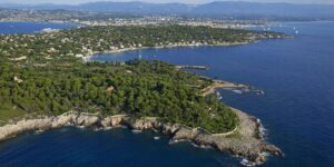 cap d'antibes charter yacht